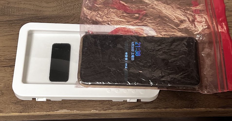 ダイソーの防滴スマホホルダー入るか実験