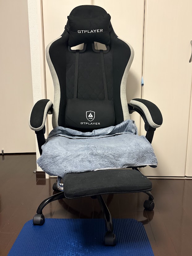 ゲーミングチェア正面