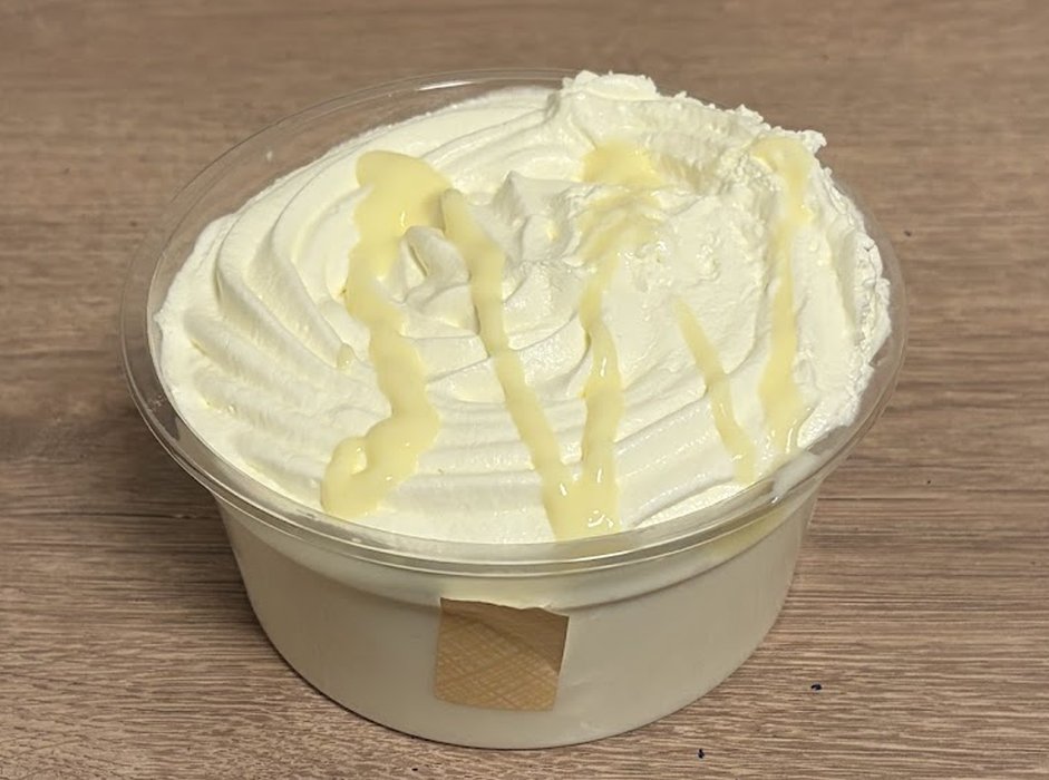 もちづきさんコラボクリームたっぷりミルクプリン