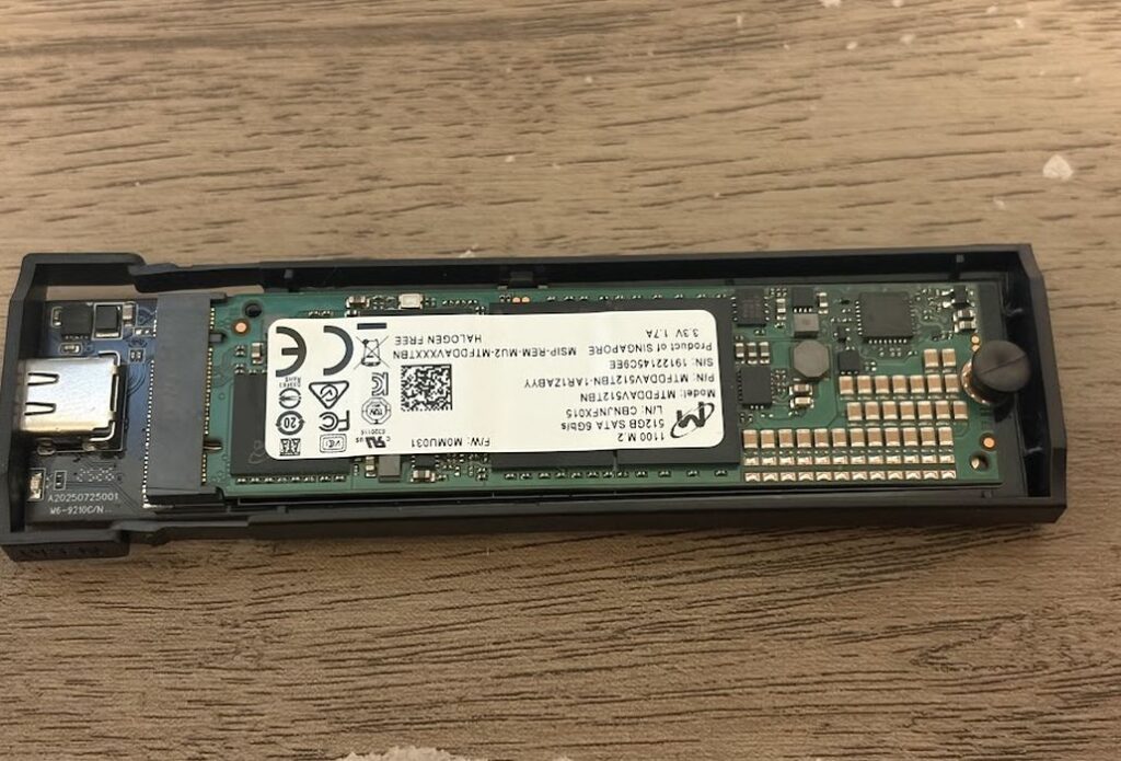 SSDケースはめ込み