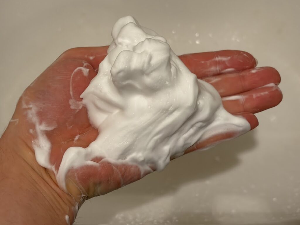 100均の洗顔ネットの泡