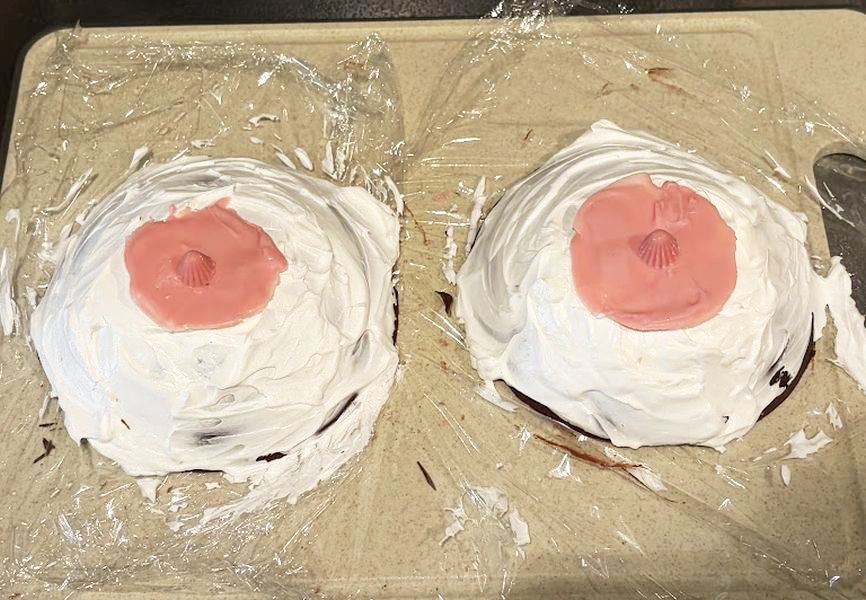 1人暮らしのバレンタインデーおっぱいチョコ