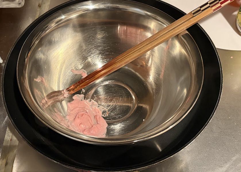 1人暮らしのバレンタインデーチョコ湯煎溶けてきた