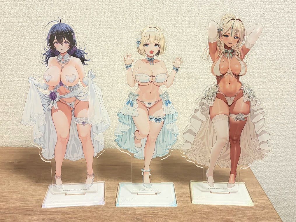 ブラウンダスト2の水着ウェディング3人