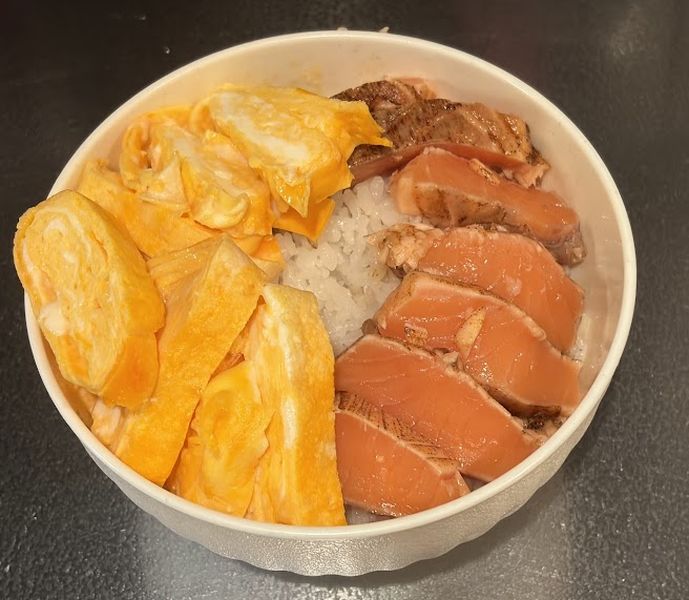 サーモン丼