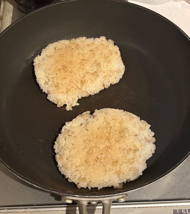ライスバーガー焼く